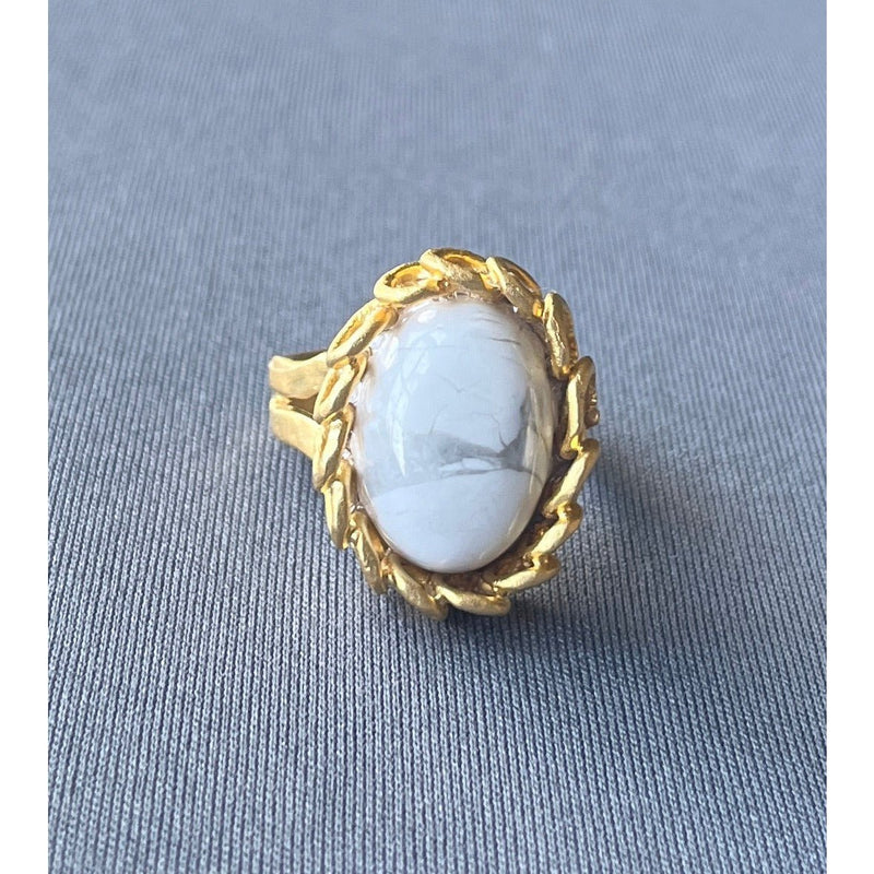 Howlite Oval Ring (gold)
